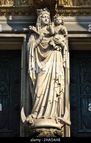 deutschland, Nordrhein-westfalen, köln, Kölner Dom, Hauptportal, außen, Statue, maria mit jesuskind Stockfoto