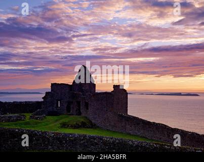 europa, Nordirland, Grafschaft antrim, Causeway Coast, Abendhimmel über dunluce Castle Stockfoto