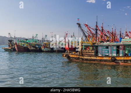 Angelbots im Hafen von Kota Kinabalu, Sabah, Malaysia Stockfoto