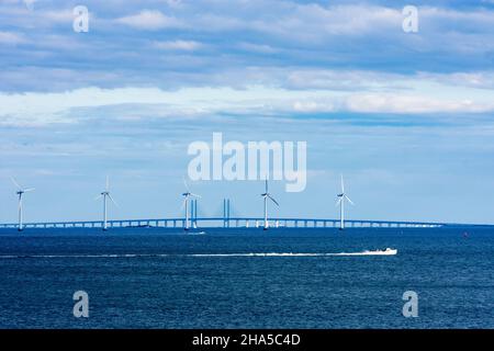 Kopenhagen, Koebenhavn: Öresund- oder Oeresund-Brücke, Windturbinen, Schiffe, in , Seeland, Sealand, Sjaelland, Dänemark Stockfoto