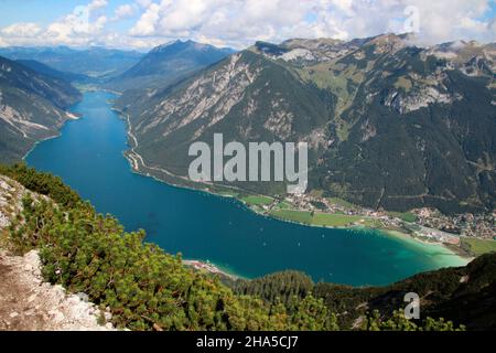 Blick vom bärenkopf (1991m),achensee,linke Seebergspitze und seekarspitze,rechts rofangebirge,tirol,österreich Stockfoto