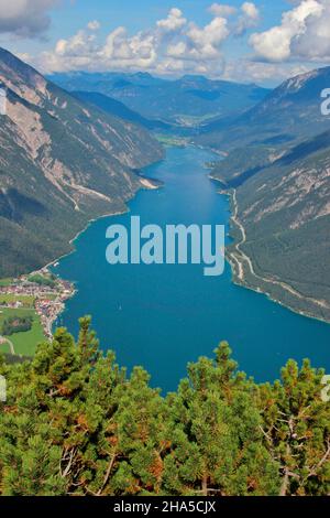 Blick vom bärenkopf (1991m),achensee,linke Seebergspitze und seekarspitze,rechts rofangebirge,tirol,österreich Stockfoto