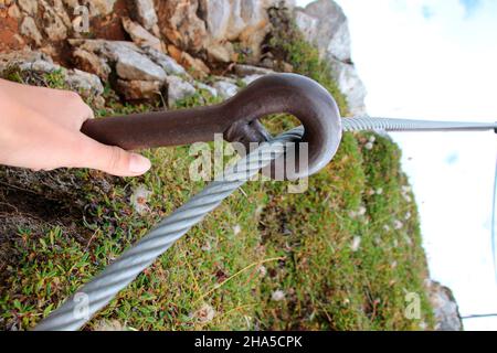 Handgriff zum Seilschutz am mittenwalder höhenweg,Verankerung,deutschland,bayern,oberbayern,mittenwald, Stockfoto