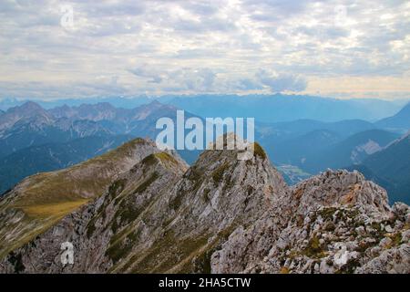 mittenwald Höhenweg (Wanderweg) nach Brunnsteinanger,Brunnstein,Grenzgebiet,deutschland,bayern,oberbayern,mittenwald,Blick Richtung österreich,Grenzgebiet Stockfoto