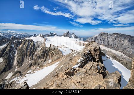 Hochalpine Berglandschaft mit Gletschern und Felsbergen an einem sonnigen Herbsttag. Blick vom krönten auf den Brutto-spannort. uri alpen,schweiz,europa Stockfoto