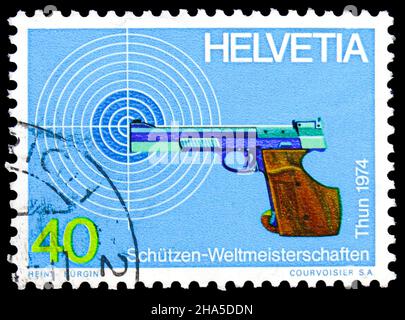 MOSKAU, RUSSLAND - 4. NOVEMBER 2021: In der Schweiz gedruckte Briefmarke zeigt die Serie WC Shooting, Publicity Issue (1974), um 1974 Stockfoto