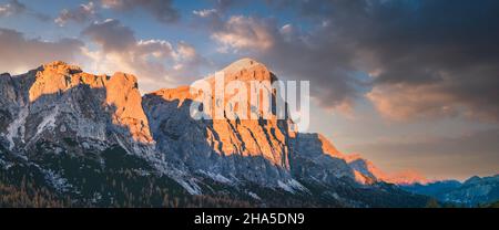tofana di rozes bei Sonnenuntergang, dolomiten, cortina d' ampezzo, belluno, venetien, italien Stockfoto