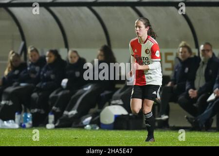 ROTTERDAM, NIEDERLANDE - 10. DEZEMBER: Juli Schneijderberg von Feyenoord Rotterdam während des Pure Energie Eredivisie Vrouwen-Spiels zwischen Feyenoord Rotterdam und PEC Zwolle am 10. Dezember 2021 in Nieuw Varkenoord in Rotterdam, Niederlande (Foto: Yannick Verhoeven/Orange Picles) Stockfoto