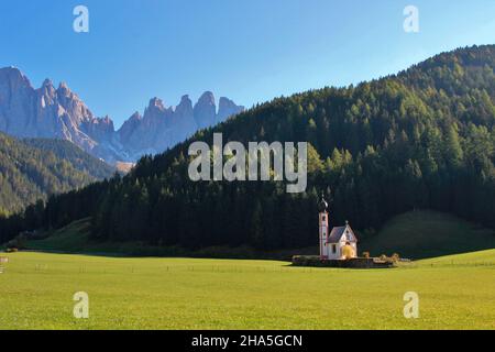 kirche St. johann in ranui,johanneskapelle,geisler Gruppe,villnösstal,eisacktal Südtirol,italien Stockfoto