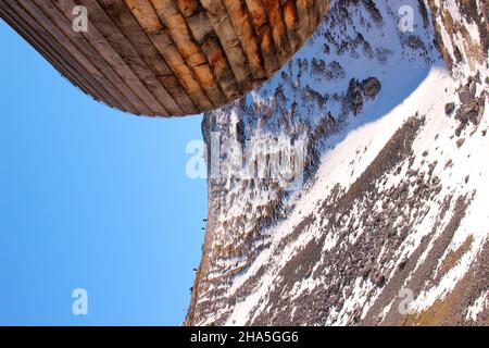 Naturinformationszentrum bergwelt karwendel mit Riesenfernrohr,karwendelbahn Bergstation,karwendelgebirge,mittenwald,bayern,deutschland Stockfoto