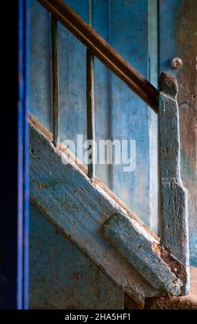 Treppe in der Ruine eines Wohnhauses, trégastel, Côtes-d'Armor, bretagne, frankreich Stockfoto