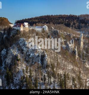 Blick über die donauschlucht auf Schloss wildenstein,naturpark obere donau,schwäbische alb,baden-württemberg,deutschland Stockfoto