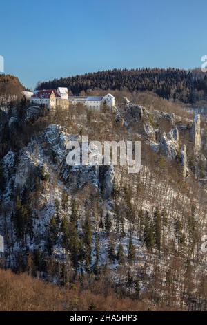 Blick über die donauschlucht auf Schloss wildenstein,naturpark obere donau,schwäbische alb,baden-württemberg,deutschland Stockfoto