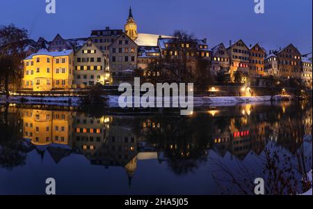 Blick über den neckar auf die Altstadt von tübingen mit dem hoelderlin-Turm und der Stiftskirche, Baden-württemberg, deutschland Stockfoto