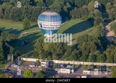 Luftballon - aufgenommen über Zeppelin am frühen Morgen kurz nach Sonnenaufgang. Cöllnparc, köln, Nordrhein-westfalen, deutschland Stockfoto