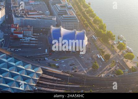 Die Musikkuppel - eingefangen über Zeppelin am frühen Morgen kurz nach Sonnenaufgang. Stadt, köln, Nordrhein-westfalen, deutschland Stockfoto