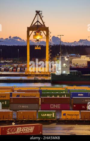 europa, skandinavien, finnland, helsinki, vuosaari, Hafen, Abend, Container, Kran Stockfoto