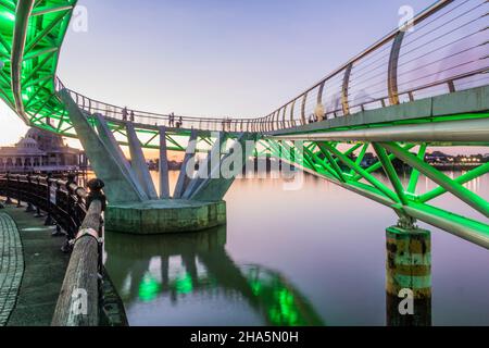 Darul Hana Bridge im Zentrum von Kuching, Malaysia Stockfoto