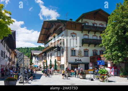 mittenwald,Altstadt,Haus mit lüftlmalerei,eine Form der Wandmalerei,Straße hochstraße in oberbayern,bayern,deutschland Stockfoto