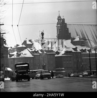 Warszawa, 1969-12-05. Starren Sie Miasto. NZ. Widoczne kamienice Starego Miasta, Archikatedra œw. Jana Chrzciciela oraz Kolumna Zygmunta III Wazy. Ad PAP/Adam Urbanek Warschau, 5. Dezember 1969. Die Altstadt. Im Bild: Altstadtgebäude, Johannes-Baptist-Erzkathedrale und die Vasa-Säule Sigismund III. Ad PAP/Adam Urbanek Stockfoto