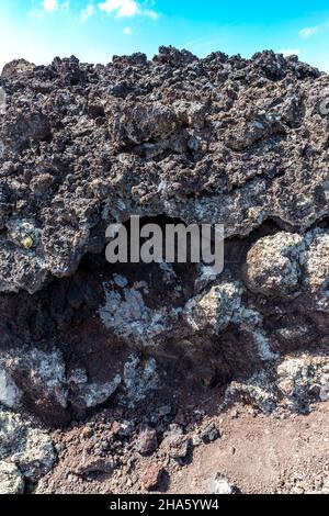 Lavatunnel aus erstarrter Lava, timanfaya Informations- und Besucherzentrum, mancha blanca, Centro de visitantes e interpretación, lanzarote, Kanaren, kanarische Inseln, spanien, europa Stockfoto