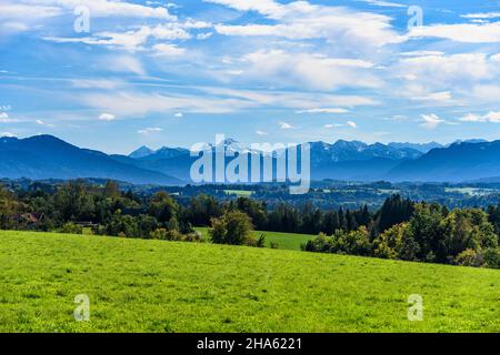 deutschland,bayern,oberbayern,tölzer Land,dietramszell,Kreis Peretshofen,Blick von der Peretshofer höhe Richtung Vorkarwendel mit juifen Stockfoto