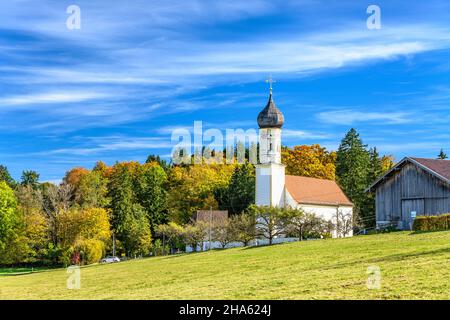 deutschland,bayern,oberbayern,tölzer Land,wackersberg,Bezirk fischbach mit Zweigkirche St. johannes d. t. Stockfoto