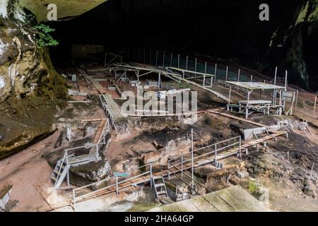 Archäologische Ausgrabungen in der Großen Höhle im Niah Nationalpark, Malaysia Stockfoto