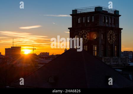 Der thiersch-Turm von 1916,tum,Technische Universität münchen im Hintergrund der untergehenden Sonne Stockfoto