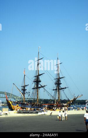 HMB Endeavour, eine Reproduktion des Schiffes, das Captain James Cook während seiner zweiten Reise durch den Pazifischen Ozean benutzt hat. Stockfoto