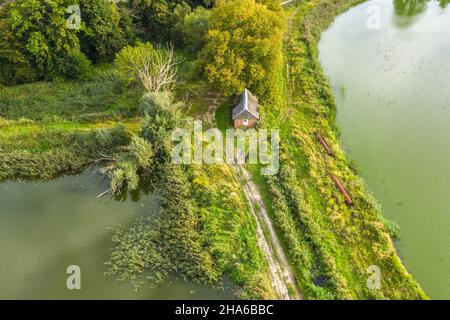 Isolation des Hauses. Einsames Haus in der Mitte der Feldantenne Stockfoto