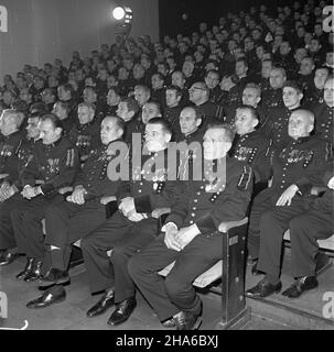 Zabrze, 1969-12-03. W Domu Muzyki i Tañca odby³y siê Centralne uroczystoœci z okazji Barbórki. Przybyli na nie przedstawiciele w³adz partyjnych i pañstwowych oraz górnicy. NZ. górnicy w galowych mundurach. pap/Stanis³aw Jakubowski Zabrze, 3. Dezember 1969. Die Feierlichkeiten zum Central Miner Day fanden im Music and Dance Club statt. An der Veranstaltung nahmen hochrangige Partei- und Staatsbeamte sowie Bergleute Teil. Im Bild: Bergleute in Uniformen. pw PAP/Stanislaw Jakubowski Stockfoto