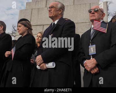 10. Dezember 2021, Washington, District of Columbia, USA: Ehrungen wurden an Senator Bob Dole am World war II Memorial in der National Mall gezahlt. (Bild: © Sue Dorfman/ZUMA Press Wire) Bild: ZUMA Press, Inc./Alamy Live News Stockfoto