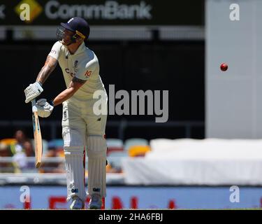 Brisbane, Großbritannien. 11th Dez 2021. Ben Stokes aus England wird am 12/11/2021 in Brisbane, Großbritannien, entlassen und gefangen genommen. (Foto von Patrick Hoelscher/News Images/Sipa USA) Quelle: SIPA USA/Alamy Live News Stockfoto