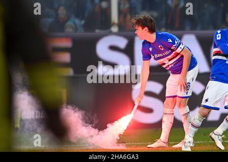 Genua, Italien. 10th Dez 2021. Albin Ekdal (Sampdoria) während des italienischen "Serie A"-Spiels zwischen Genua 1-3 Sampdoria im Luigi Ferraris Stadium am 10. Dezember 2021 in Genua, Italien. Quelle: Maurizio Borsari/AFLO/Alamy Live News Stockfoto