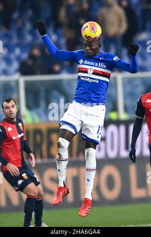 Genua, Italien. 10th Dez 2021. Omar Colley (Sampdoria) während des italienischen "Serie A"-Spiels zwischen Genua 1-3 Sampdoria im Luigi Ferraris Stadium am 10. Dezember 2021 in Genua, Italien. Quelle: Maurizio Borsari/AFLO/Alamy Live News Stockfoto