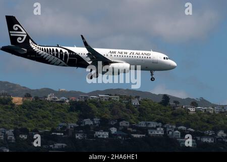 Airbus A320-232, Flugzeug, ZK-OXK, Air New Zealand, Annäherung an den Flughafen Wellington, Nordinsel, Neuseeland Stockfoto