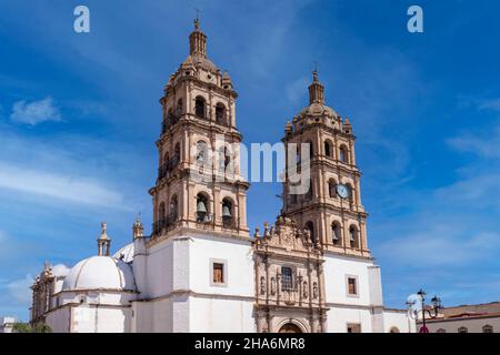 Mexiko, katholische Kirche der Kathedrale Basilika von Durango im kolonialen historischen Stadtzentrum gegenüber Durango Central Square Plaza de Armas. Stockfoto