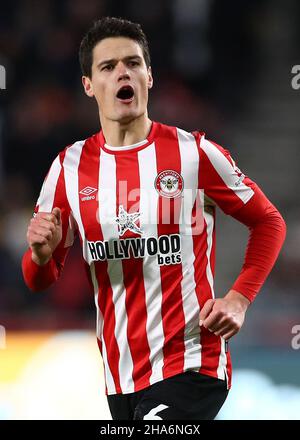 London, England, 10th. Dezember 2021. Christian Norgaard von Brentford reagiert während des Spiels der Premier League im Brentford Community Stadium, London. Bildnachweis sollte lauten: Jacques Feeney / Sportimage Kredit: Sportimage/Alamy Live News Stockfoto