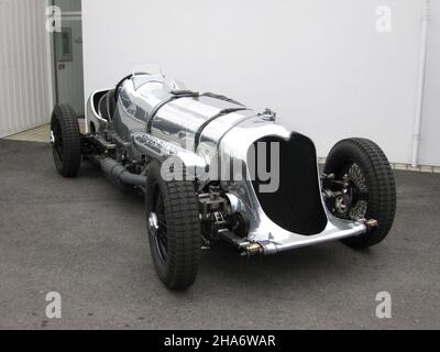 Die Brooklands bauten eine spezielle Napier Railton mit einem 24-Liter-, 12-Zylinder-, Napier Lion-Aero-Motor, der auf der Goodwood Reival 18. September 2009 zu sehen war. Stockfoto