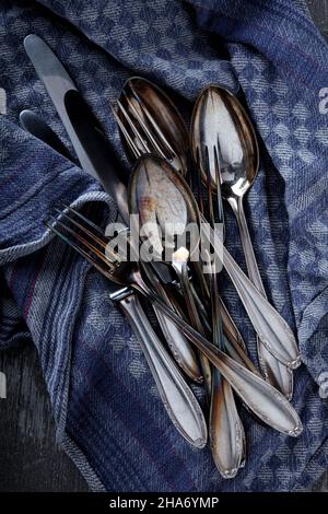 Silberfarben auf einem Geschirrtuch Stockfoto