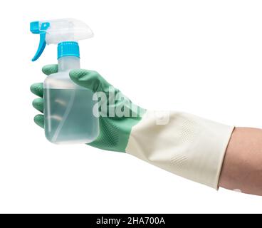 Männliche Hand trägt Gummihandschuhe auf weißem Hintergrund und hält eine Sprühflasche. Konzept der Reinigung Stockfoto