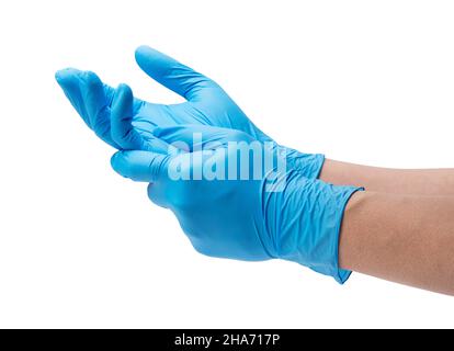 Zwei Hände eines Mannes, der Nitrilhandschuhe auf weißem Hintergrund trägt Stockfoto