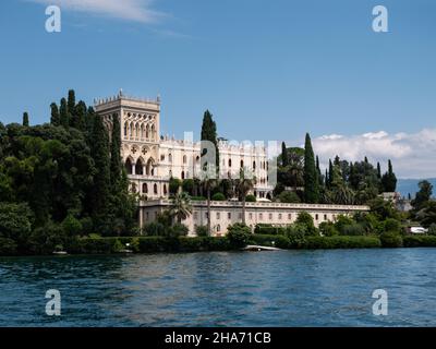 Villa Borghese auf der Insel Isola del Garda, ein Palast im venezianischen neugotischen Stil Stockfoto