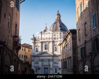 Insigne Collegiata di Santa Maria in Provenzano Kirche in Siena, Toskana, Italien im Manieristischen Architekturstil Stockfoto