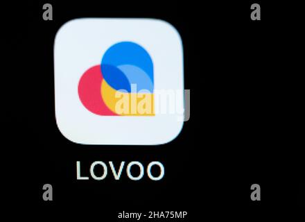 Rottweil, Deutschland. 09th Dez 2021. Die App Lovoo ist auf dem Display eines iPhone SE zu sehen. Kredit: Silas Stein//dpa/Alamy Live Nachrichten Stockfoto