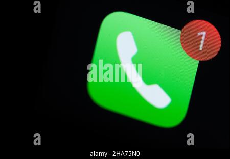 Rottweil, Deutschland. 09th Dez 2021. Die Anwendung App Phone ist auf dem Display eines iPhone SE zu sehen. Kredit: Silas Stein//dpa/Alamy Live Nachrichten Stockfoto