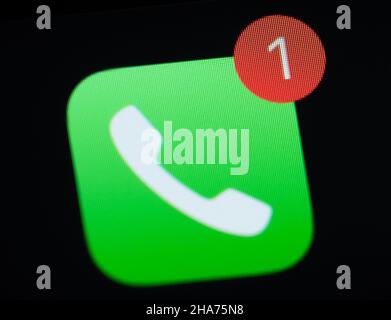 Rottweil, Deutschland. 09th Dez 2021. Die Anwendung App Phone ist auf dem Display eines iPhone SE zu sehen. Kredit: Silas Stein//dpa/Alamy Live Nachrichten Stockfoto