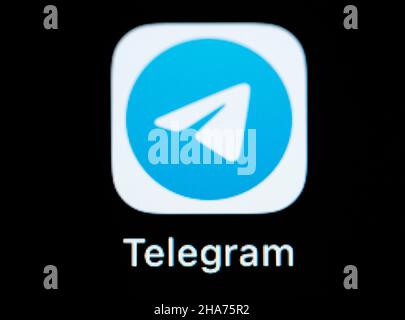 Rottweil, Deutschland. 09th Dez 2021. Die App Telegram ist auf dem Display eines iPhone SE zu sehen. Kredit: Silas Stein//dpa/Alamy Live Nachrichten Stockfoto