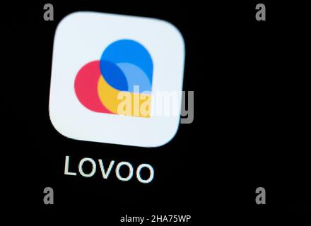 Rottweil, Deutschland. 09th Dez 2021. Die App Lovoo ist auf dem Display eines iPhone SE zu sehen. Kredit: Silas Stein//dpa/Alamy Live Nachrichten Stockfoto